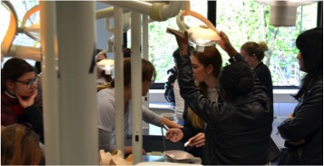 ZFA zu Besuch in der Poliklinik für Zahnerhaltung der Goethe-Universität Frankfurt Image